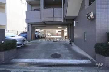 駐車場出入り口
