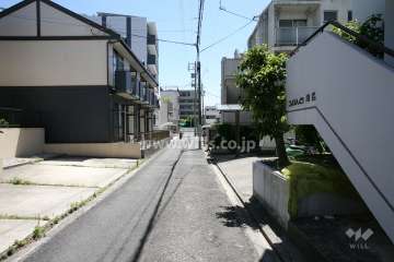 敷地北側の前面道路