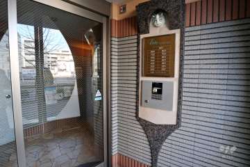 オートロックと案内板