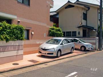 敷地内駐車場（西側屋外）