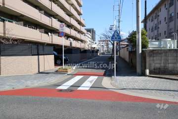 敷地南側の前面道路