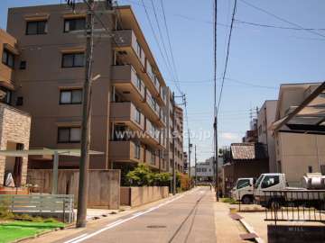 敷地南側の前面道路