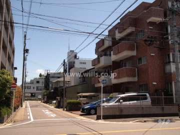 敷地北側の前面道路（西から）