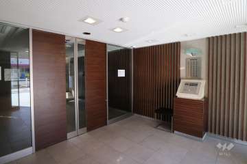 エントランスはオートロック付きです。