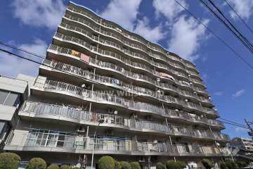 マンション桜山アイリスの外観（南西側から）