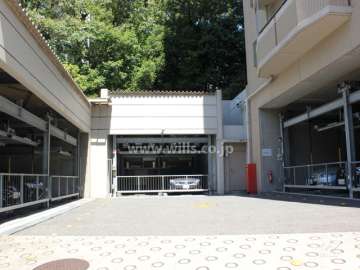 駐車場出入り口