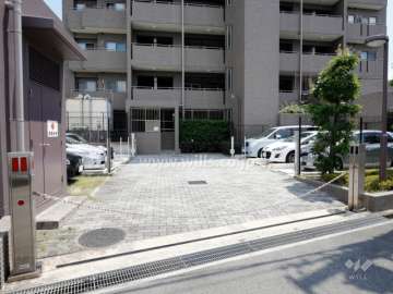 敷地内駐車場（屋外機械式・ロボットゲート付き）