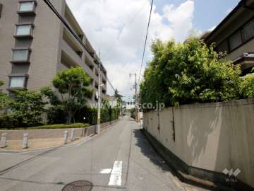 敷地南側の前面道路
