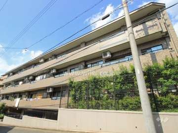 ユーハウス山中の外観（南東側から）