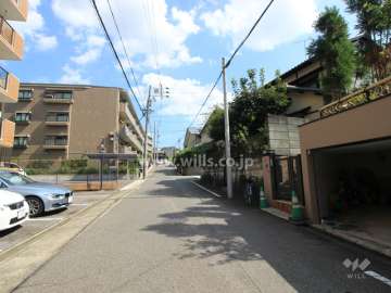 敷地南側の前面道路