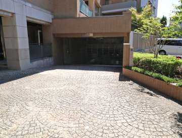 駐車場出入り口(リングシャッター付き)