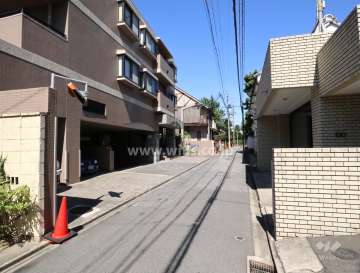 敷地東側の前面道路