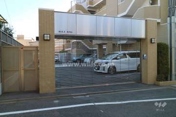 駐車場の出入口(リングシャッター付き)