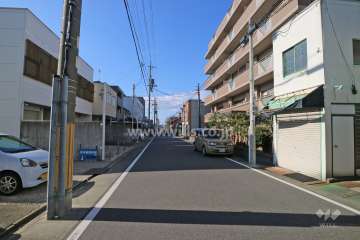 敷地南側の前面道路