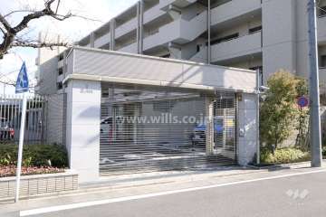 駐車場出入り口（リングシャッター付き）