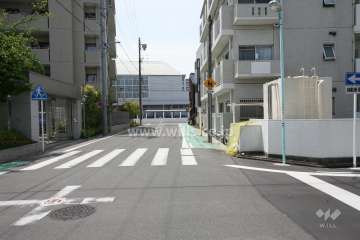 敷地東側の前面道路