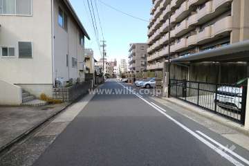 敷地南側の前面道路