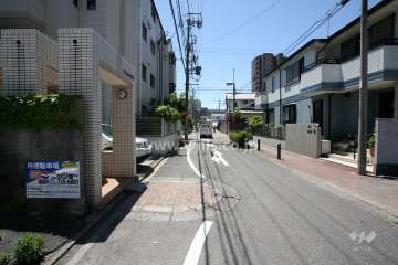 敷地南西の前面道路