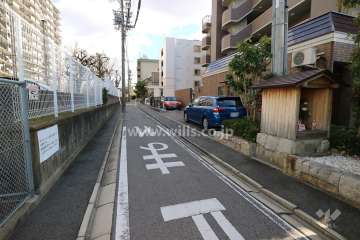 敷地北側の前面道路