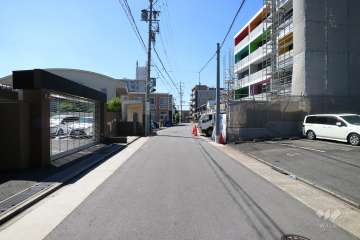 敷地南側の前面道路