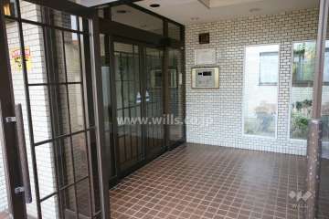 エントランはオートロック付です。