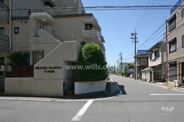 敷地西側の前面道路