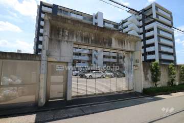 駐車場出入口(リングシャッター付)