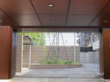 駐車場出入り口（リングシャッター付き）