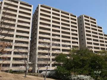 ジオメゾン新千里東町3番館の外観（南側から）