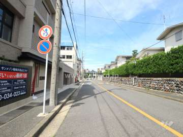 敷地東側の前面道路