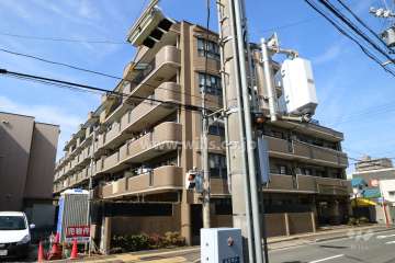 ライオンズマンション昭和川名町の外観（南東側から）