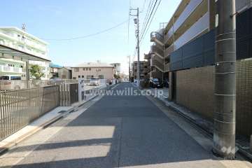 敷地北側の前面道路