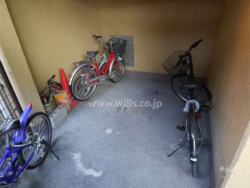 屋内に設けられた駐輪場