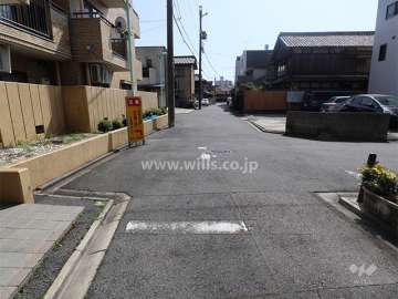 敷地の西側前面道路