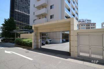 駐車場出入り口(リングシャッター付き)