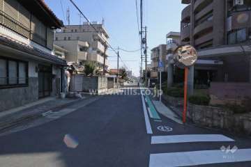 敷地北側の前面道路