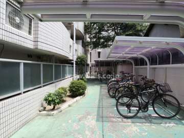 敷地内駐輪場（東）