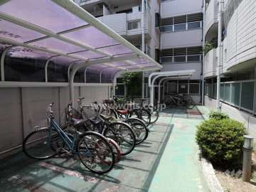 敷地内駐輪場（西）