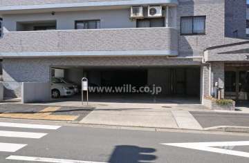 駐車場出入り口