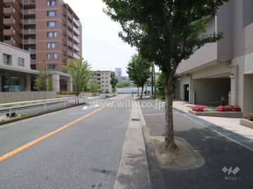 南東側前面道路