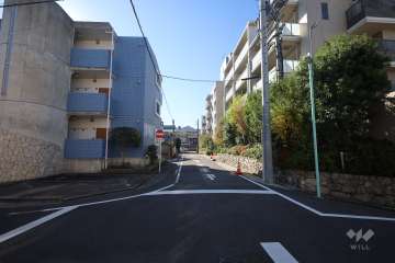 敷地東側の前面道路