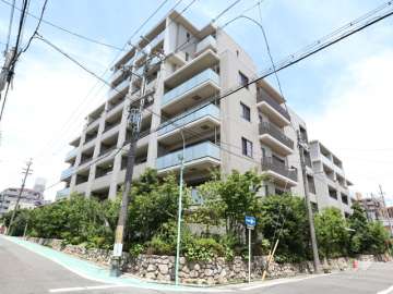 グランドメゾン川名ウエストレジデンスの外観（南東側から）