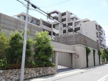 グランドメゾン川名ウエストレジデンスの外観（北西から）