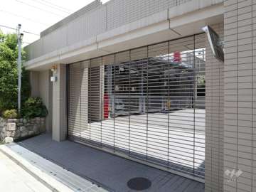 敷地内駐車場（シャッターゲート付き）