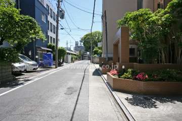 敷地北側の前面道路