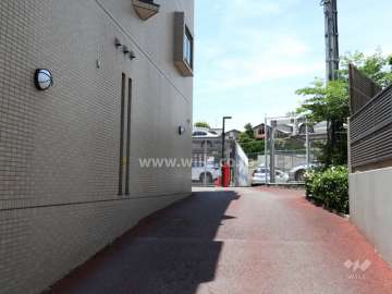 駐車場出入り口