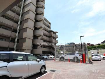 敷地内駐車場（屋外平面、一部機械式）