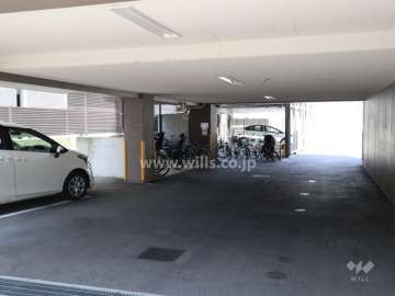 敷地内駐車場(屋内平面式と屋外機械式)及び駐輪場