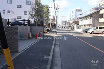 敷地北側の前面道路