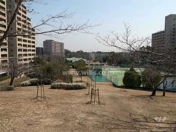 敷地南側は千里東公園に面しています。